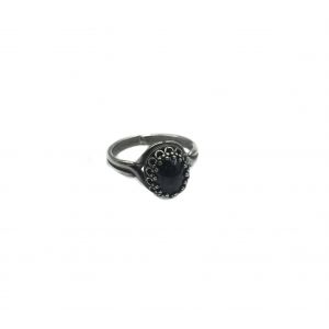 Small Vintage Black Stone Ring
